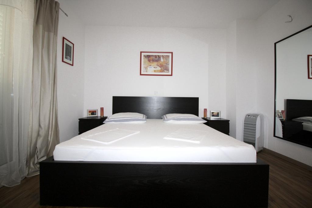 Apartment Dalmatien Traumhaus มาคาร์สกา ภายนอก รูปภาพ