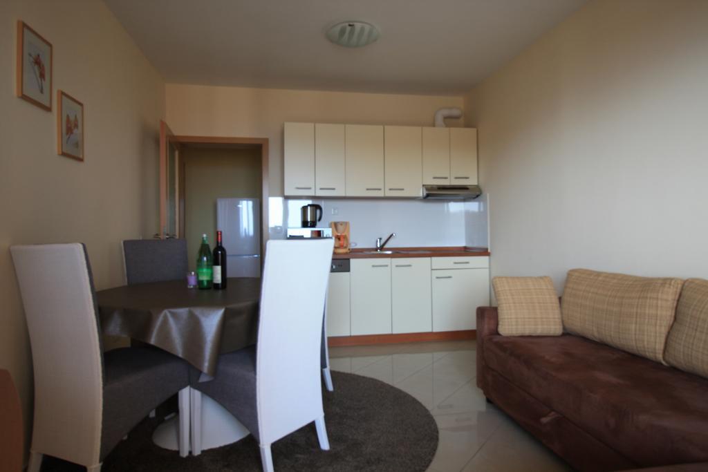 Apartment Dalmatien Traumhaus มาคาร์สกา ภายนอก รูปภาพ