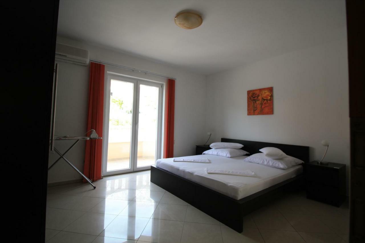 Apartment Dalmatien Traumhaus มาคาร์สกา ภายนอก รูปภาพ