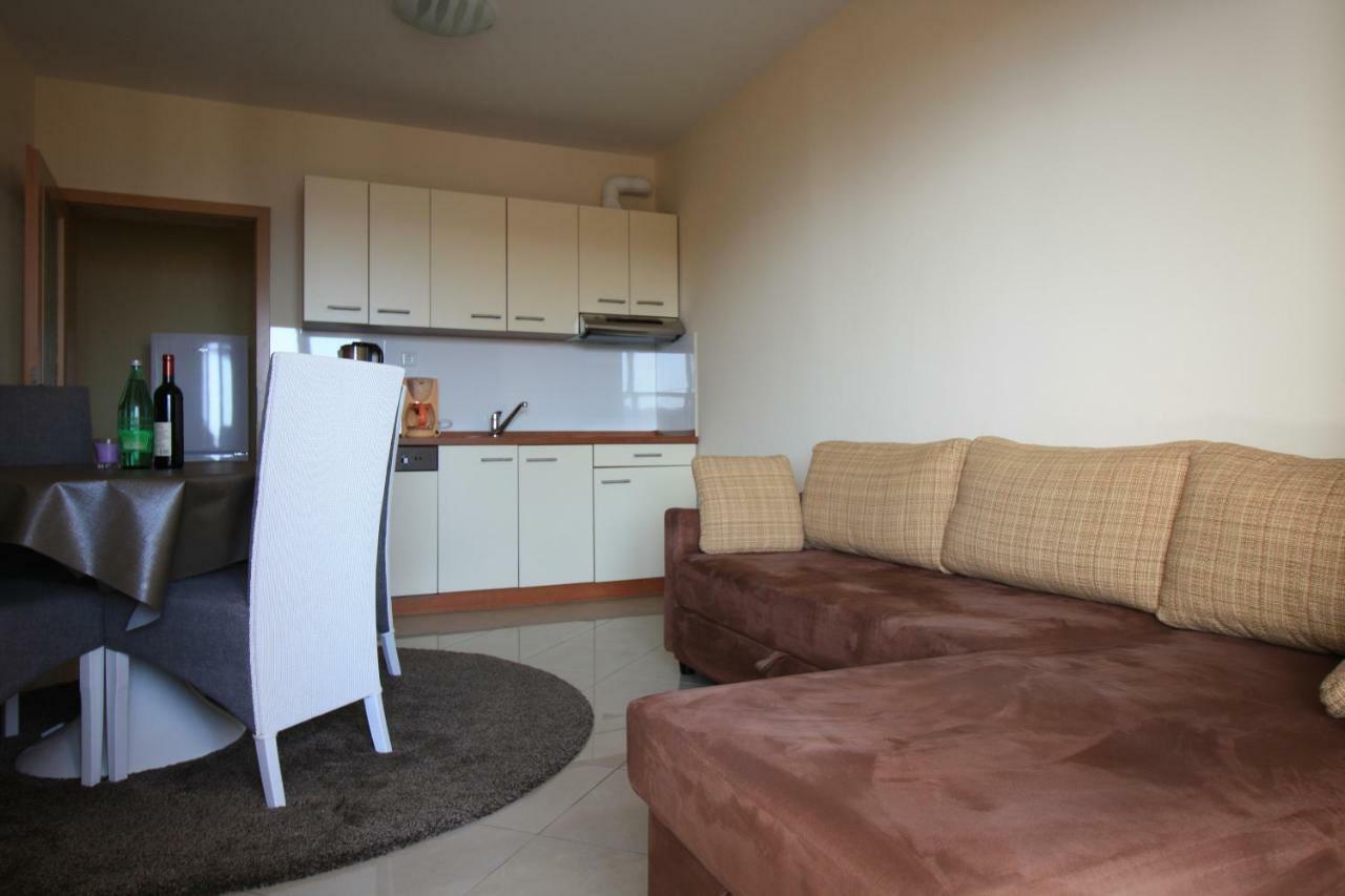 Apartment Dalmatien Traumhaus มาคาร์สกา ภายนอก รูปภาพ
