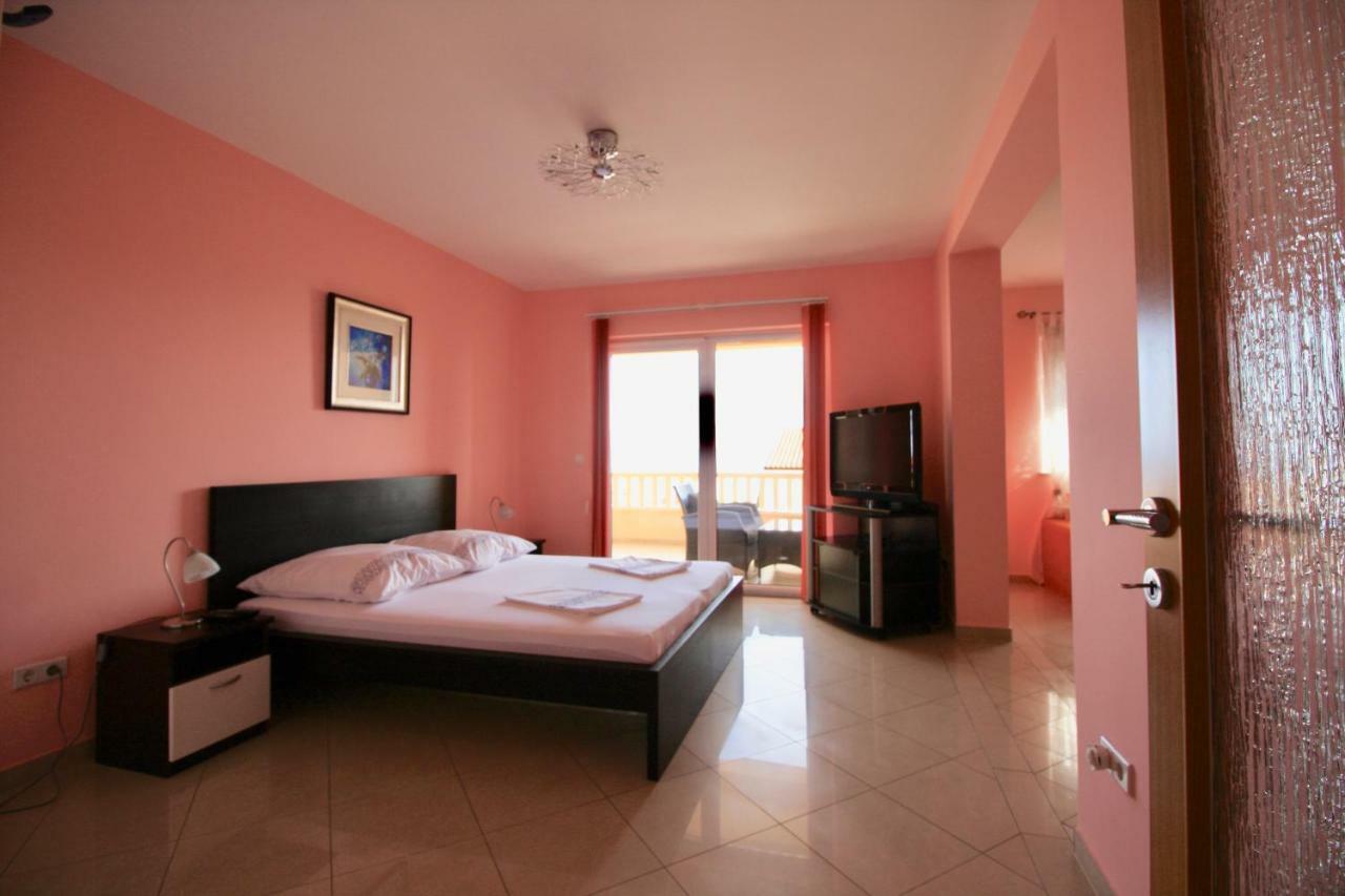 Apartment Dalmatien Traumhaus มาคาร์สกา ภายนอก รูปภาพ