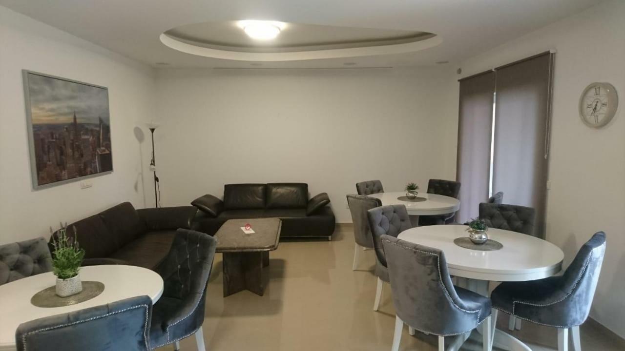 Apartment Dalmatien Traumhaus มาคาร์สกา ภายนอก รูปภาพ