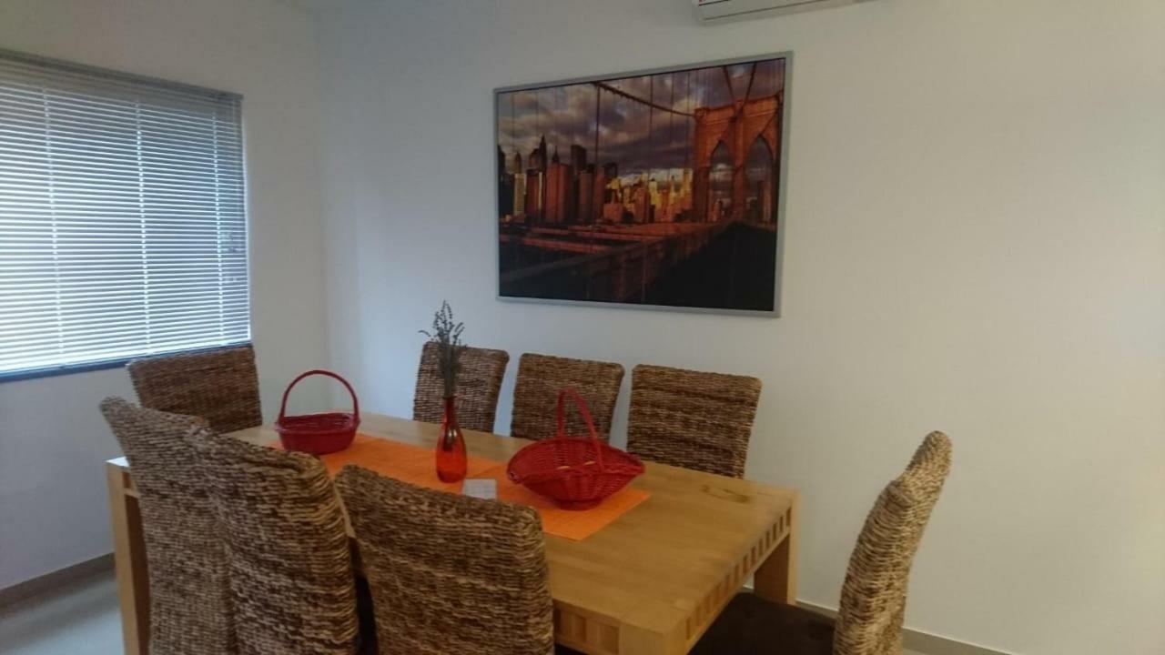 Apartment Dalmatien Traumhaus มาคาร์สกา ภายนอก รูปภาพ